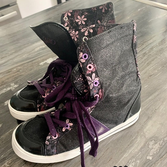 Shoes for Woman OR girl (from Yellow) - Picture 1 of 3